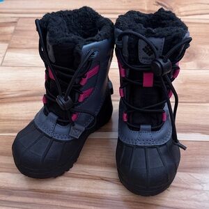NWOT Columbia Kids Winter Boots - Size 8